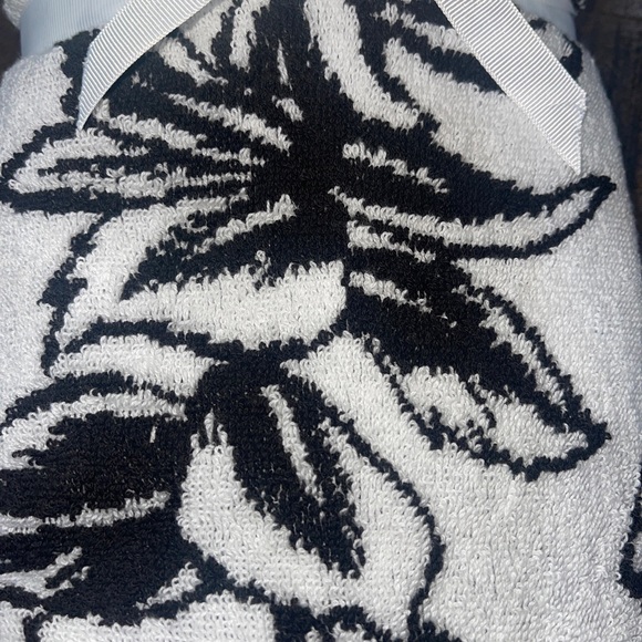 Peri Home Super Soft COTTON 2 Pck Hand TOWELs 18x28” White Black OEKO-TEX NWT - Picture 6 of 6